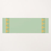 Elegant, Modern Golden Buddha on Laurel Green Yogamatte (Vorderseite (Horizontal))