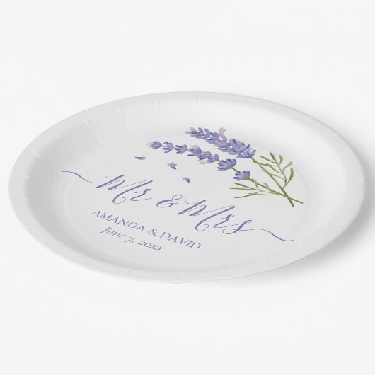 Elegant Modern Lila Lavender Mr. und Mrs. Wedding Pappteller (Schrägansicht)