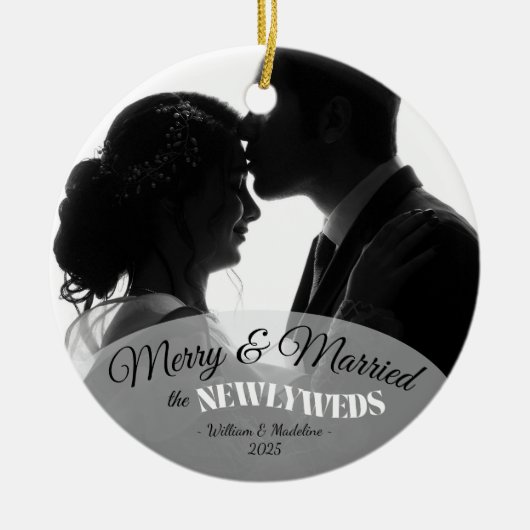 Elegant Modern Minimalist Black And White Newlywed Keramik Ornament (Vorne)