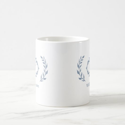 Elegant Modern Monogram Laurel Wreath Dusty Blue Kaffeetasse (Mittel)