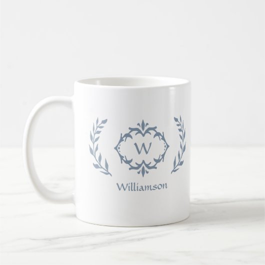 Elegant Modern Monogram Laurel Wreath Dusty Blue Kaffeetasse (Links)