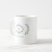 Elegant Modern Monogram Laurel Wreath Trendy Green Kaffeetasse (Vorderseite Links)