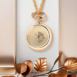 Elegant Modern Name Monogram Armbanduhr<br><div class="desc">Holen Sie sich diese personalisierte Uhrenkette für sich selbst oder als wunderschönes Geschenk. Dieses Uhrwerk verfügt über ein individuelles Monogramm und ein goldenes Farbschema. Es ist eine elegante Art, die Zeit zu erzählen und alles in einem einfachen Schritt zu erweitern. Passen Sie diese Uhr einfach mit einem Namen und einem...</div>