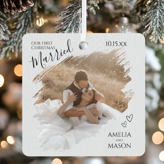 Elegant Modern Our First Christmas Married Photo Ornament Aus Metall