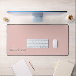 Elegant modern Personalisiert mit Name Monogram Schreibtischunterlage<br><div class="desc">Umgestalten Sie Ihren Arbeitsbereich mit unserer eleganten, modernen Personalisierten Name Monogram Desk Mat. Dieses exquisit gestaltete Schreibtischaccessoire verbindet zeitgenössische Ästhetik mit einer personalisierten Touch und ist damit die perfekte Ergänzung zu Ihrem Arbeits- oder Studienbereich. Diese Schreibtischmatte mit Ihrem Namen und einem Monogramm fügt Ihrem Schreibtisch einen raffinierten und einzigartigen Flair...</div>
