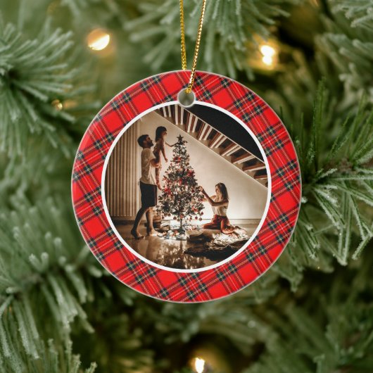 Elegant Modern Red Plaid Christmas Family Photo Keramik Ornament (Baum)