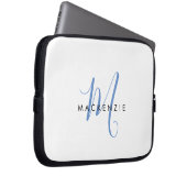 Elegant Modern White Blue Script Monogram Laptopschutzhülle (Vorne Rechts)