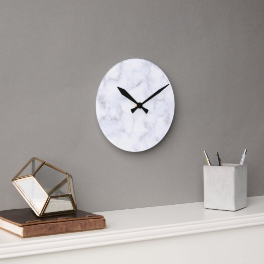 Elegant Modern White Marble Runde Wanduhr (Büro)