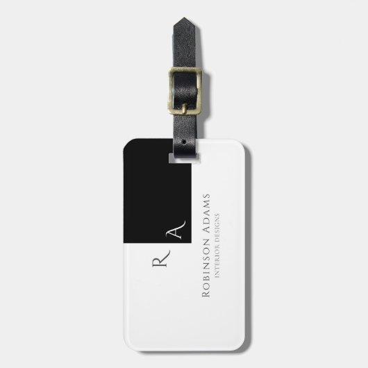 Elegant Moderne Half Schwarz Halbweiß Mit Monogram Gepäckanhänger (Vorderseite vertikal)