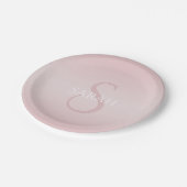 Elegant Modernes Rosa Ombre Name & Monogram Pappteller (Schrägansicht)