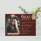 Elegant Modernes, stilvolles Foto Burgundy Abschlu Einladung (Stehend Vorderseite)