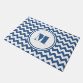 Elegant Monogram Blue Zickzack Fußmatte (Schrägansicht)