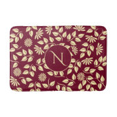 Elegant Monogram Leaf Daisy Pattern Burgundy Badematte (Vorderseite)