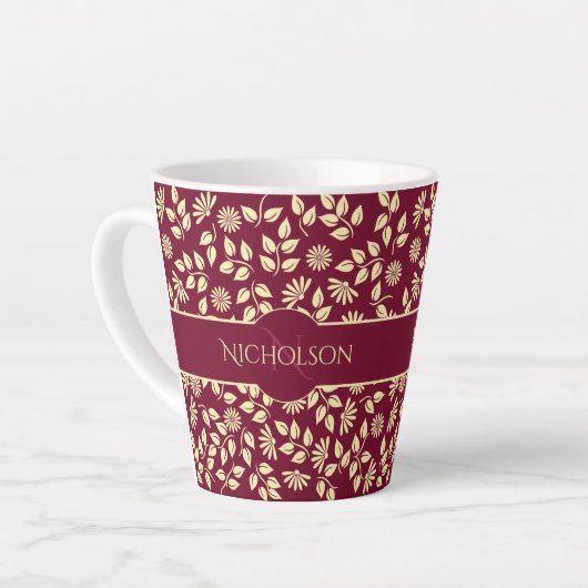 Elegant Monogram Name Leaf Daisy Pattern Burgundy Milchtasse (Linke Ecke)