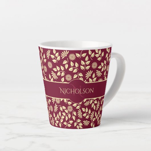 Elegant Monogram Name Leaf Daisy Pattern Burgundy Milchtasse (Rechte Ecke)