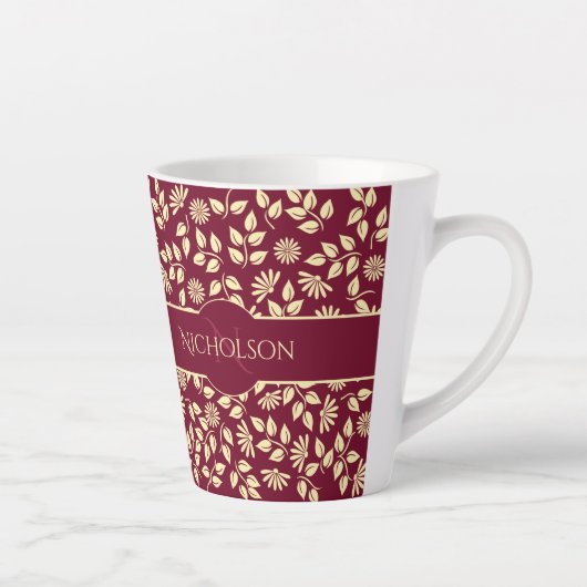 Elegant Monogram Name Leaf Daisy Pattern Burgundy Milchtasse (Rechts)