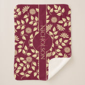 Elegant Monogram Name Leaf Daisy Pattern Burgundy Sherpadecke (Vorderseite)