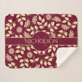 Elegant Monogram Name Leaf Daisy Pattern Burgundy Sherpadecke (Vorderseite (Horizontal))
