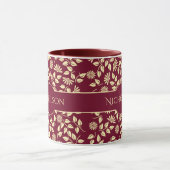 Elegant Monogram Name Leaf Daisy Pattern Burgundy Tasse (Zentrum)