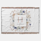 Elegant Monogram Pretty Beige Blue Flowers Floral Decke (Vorderseite)