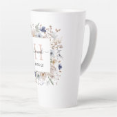 Elegant Monogram Pretty Beige Blue Flowers Floral Milchtasse (Rechte Ecke)