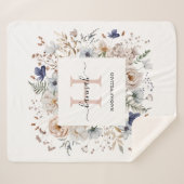 Elegant Monogram Pretty Beige Blue Flowers Floral Sherpadecke (Vorderseite (Horizontal))