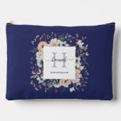 Elegant Monogram Pretty Beige Blue Flowers Floral Zubehörtasche (Vorderseite)