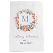 Elegant Monogram Wreath Dusty Blue Christmas Mittlere Geschenktüte (Rückseite)