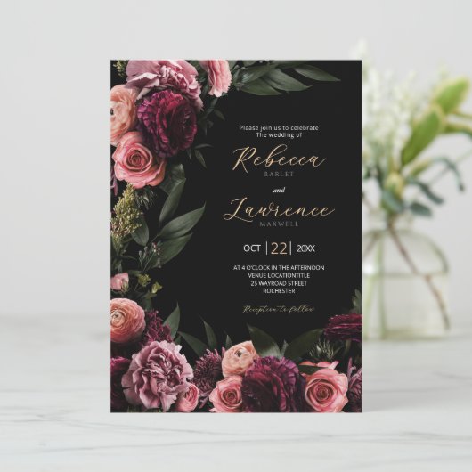 Elegant Moody Blume Schwarze Hochzeit Einladung (Stehend Vorderseite)