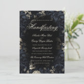 Elegant Moody Gothic Floral Skulls Handfasting Einladung (Stehend Vorderseite)
