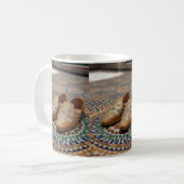 Elegant Moroccan Babouche & Zellij Mosaic Art Kaffeetasse (Vorderseite Links)