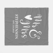 Elegant Mr. Mrs. Script Couples Wedding Fleecedecke (Vorderseite (Horizontal))