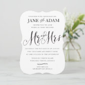 Elegant Mr. & Mrs. Typografy Wedding Einladung (Stehend Vorderseite)