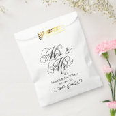 Elegant Mr. und Mrs. Black Script Custom Monogram Geschenktütchen (Versiegelt)