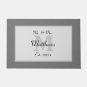 Elegant Mr. und Mrs. Monogram Fußmatte (Vorderseite)