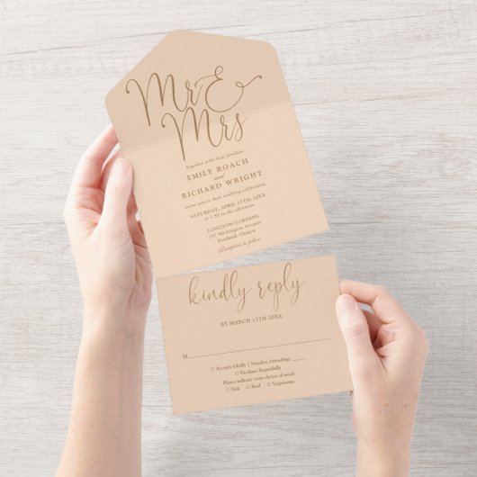 Elegant Mr. und Mrs. Script Soft Peach Hochzeit All In One Einladung (Abreißen)