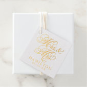 Elegant Mrs. und Mrs. Script Custom Monogram Geschenkanhänger (Mit Box)