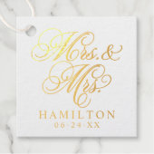 Elegant Mrs. und Mrs. Script Custom Monogram Geschenkanhänger (Vorderseite)