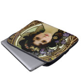 Elegant Mucha Style Porträt einer schönen Frau Laptopschutzhülle (Vorne Knopf)