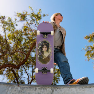 Elegant Mucha Style Porträt einer schönen Frau Skateboard