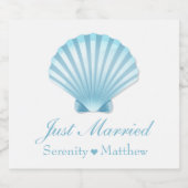 Elegant Nautical Blue Muschel Just Married Wedding Alkoholflaschenetikett (Einzelnes Label)