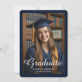 Elegant Navy Blue Abschluss Foto School Emblem Einladung (Rückseite)