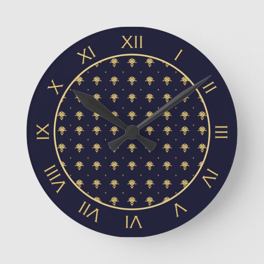 Elegant Navy Blue and Gold Damask Runde Wanduhr (Vorderseite)
