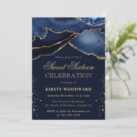 Elegant Navy Blue and Gold Glitzer Agate Sweet 16 Einladung (Stehend Vorderseite)