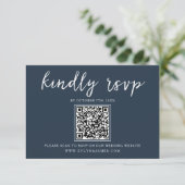 Elegant Navy Blue Calligraphy QR Code Wedding RSVP Karte (Stehend Vorderseite)