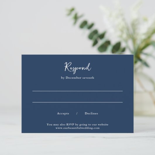 Elegant Navy Blue Clean Wedding RSVP Karte (Stehend Vorderseite)