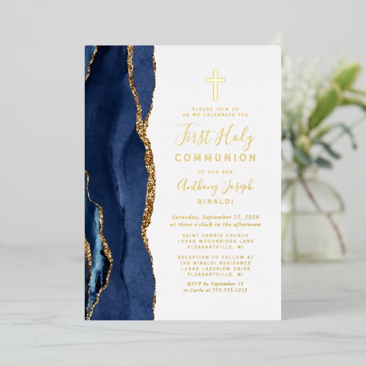 Elegant Navy Blue Gold Agate First Communation Folieneinladung (Stehend vorne)