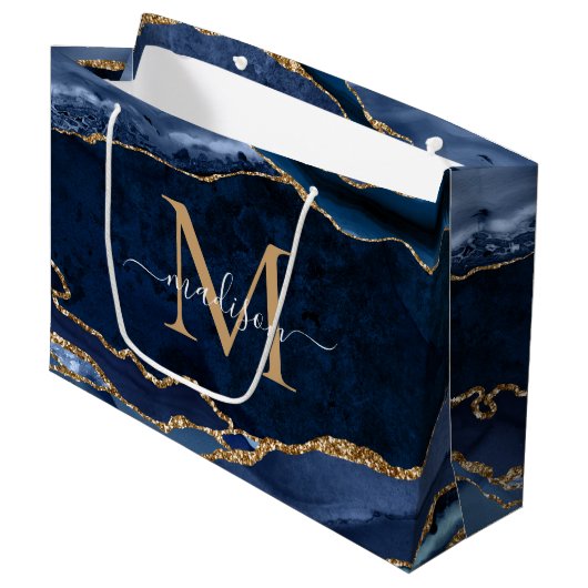 Elegant Navy Blue Gold Agate Geode Girly Monogram Große Geschenktüte (Vorderseite Schrägansicht)