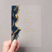 Elegant Navy Blue Gold Agate Wedding Monogram Acryleinladungen (Insitu (Handheld))