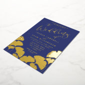Elegant Navy Blue Gold Calligraphy Wedding Folieneinladung (Gedreht)